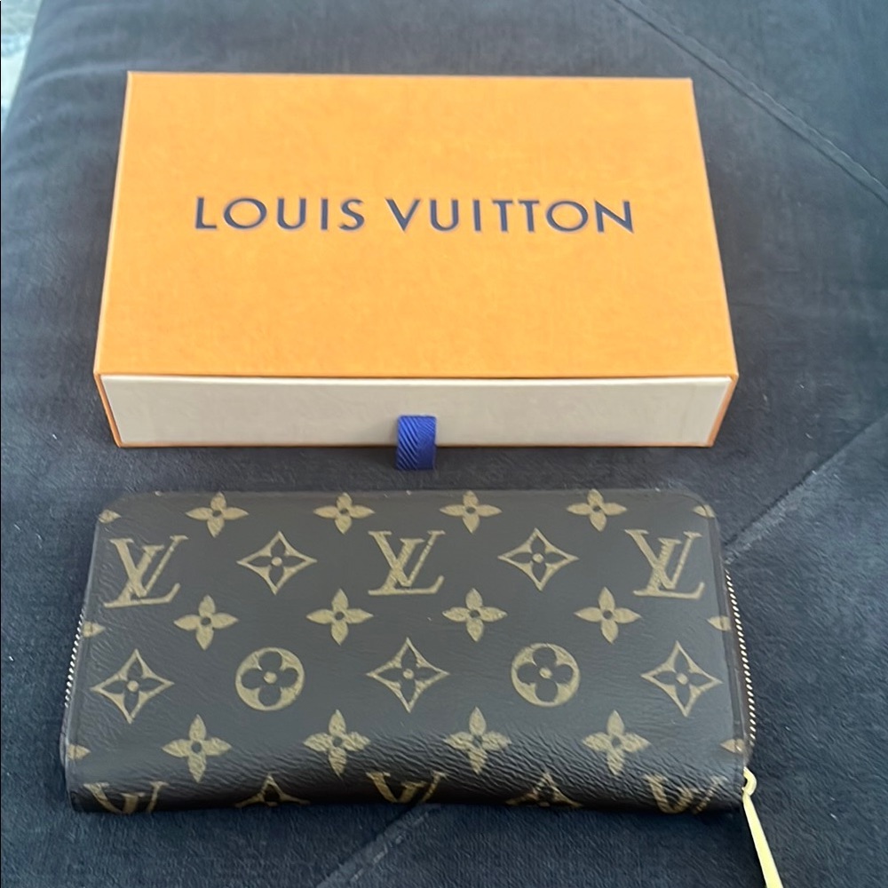 LV zippy wallet and box in great condition